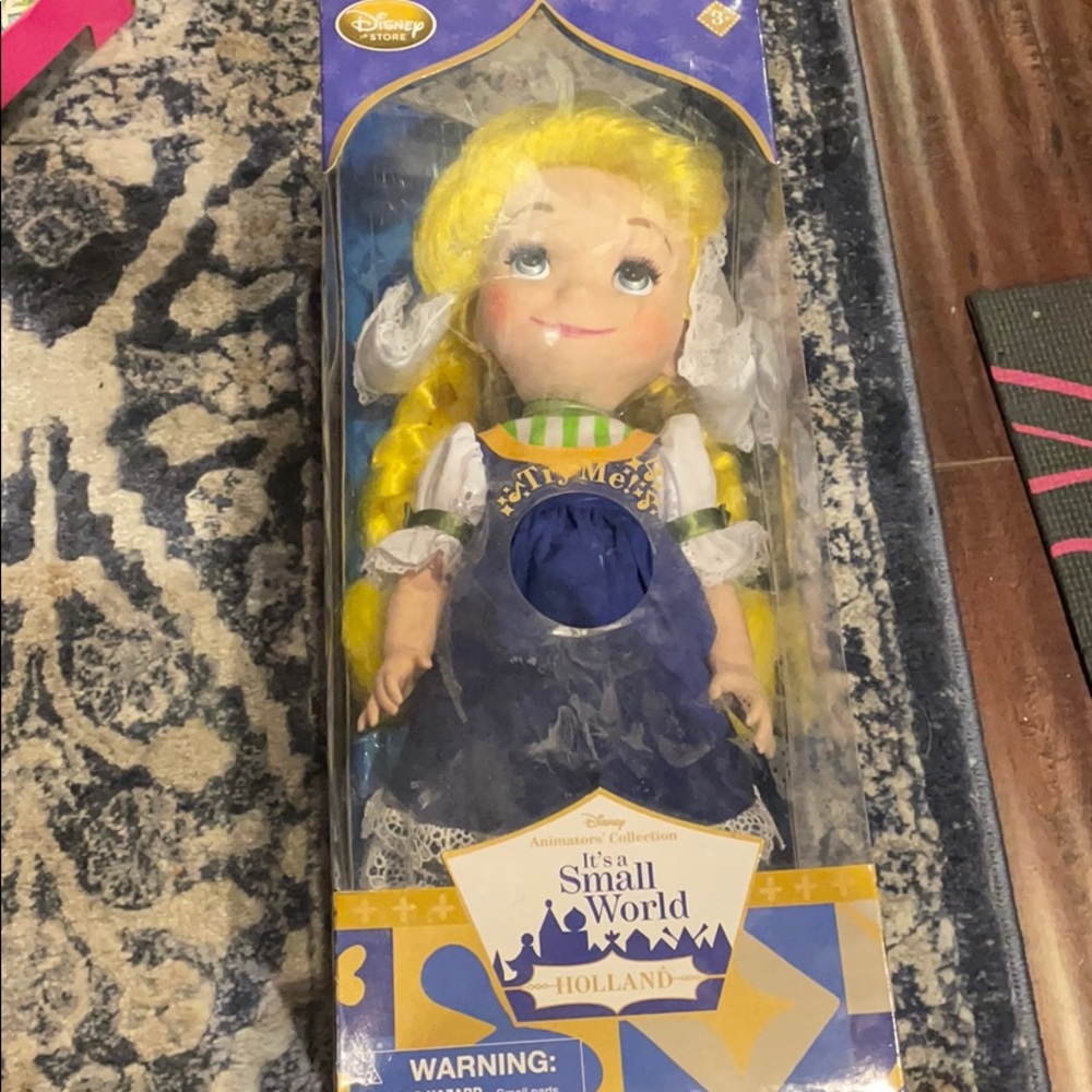 Exclusive It’s a Small World Holland doll